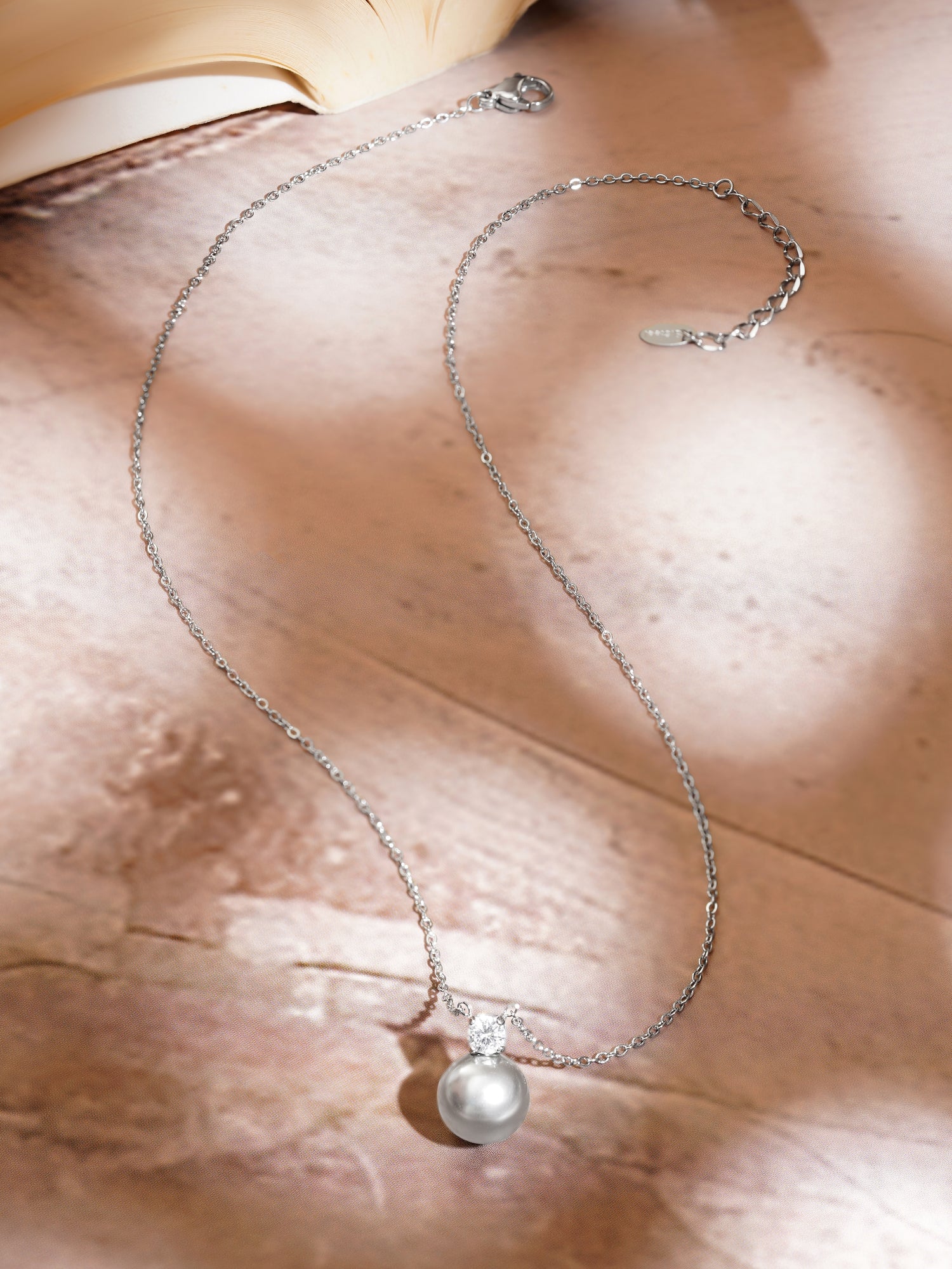 18K White Gold Plated Lustrous Bond Pearl Pendant Dainty Necklace