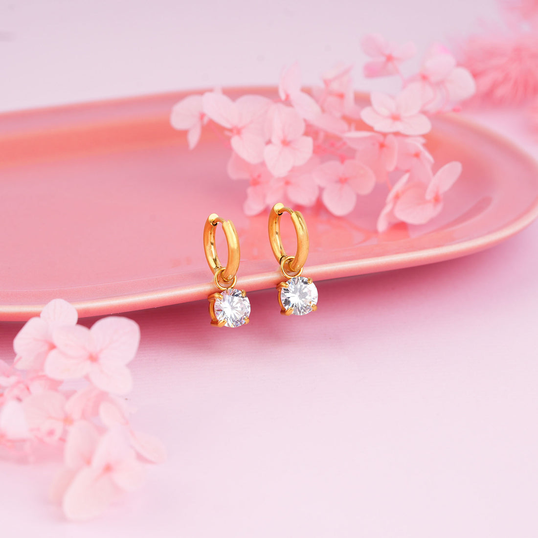 Elegant zirconia charm earrings in gold