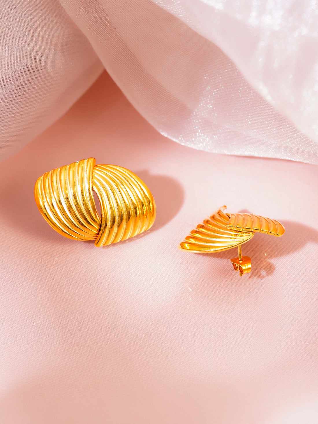 Ribbed Shell Stud Earrings