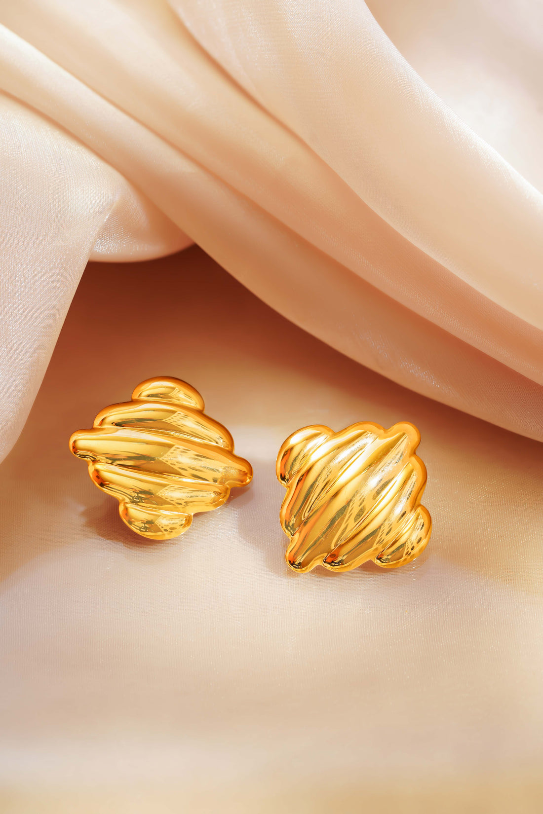 Twist Stud Earrings Gold