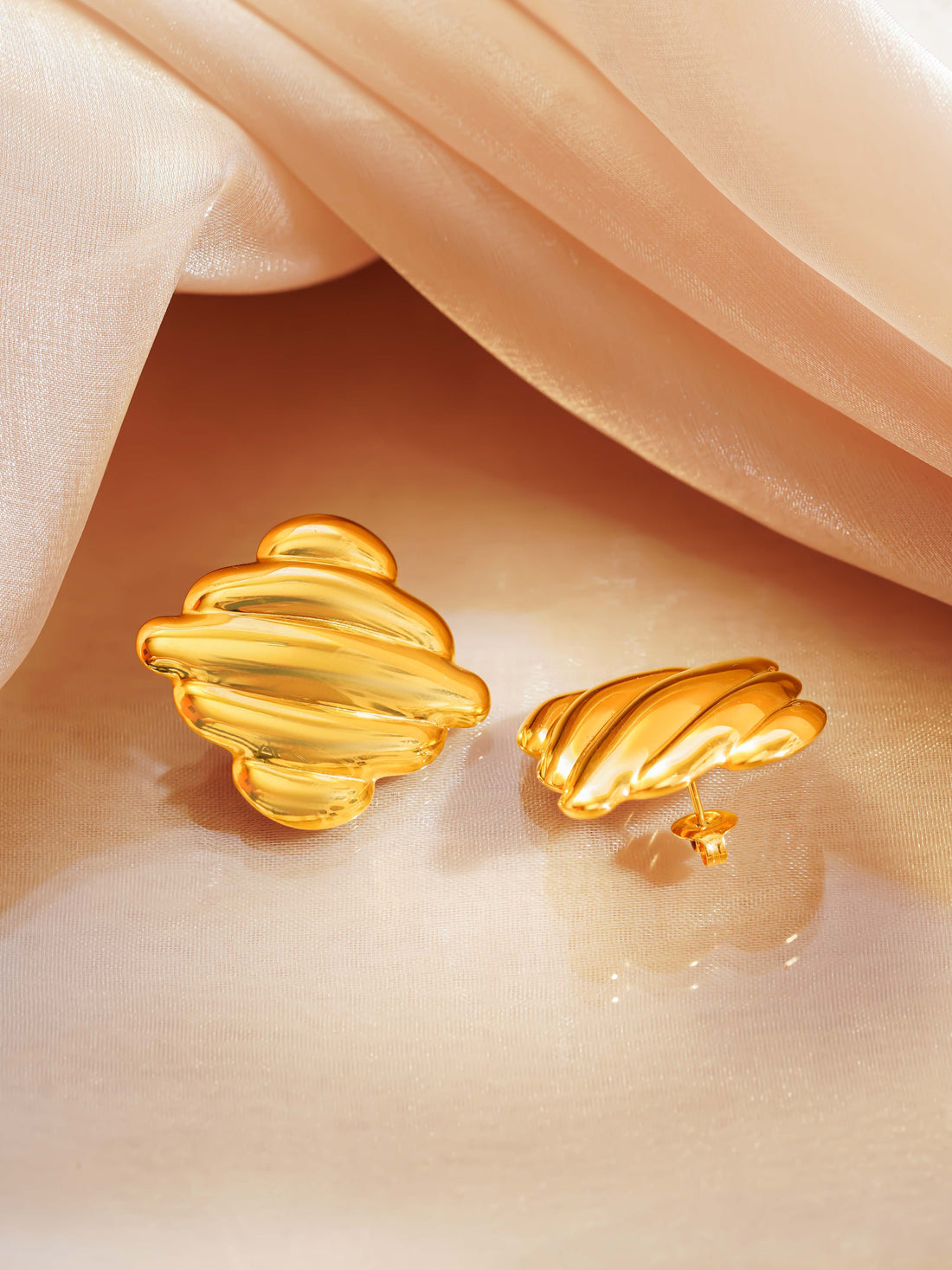 Twist Stud Earrings Gold