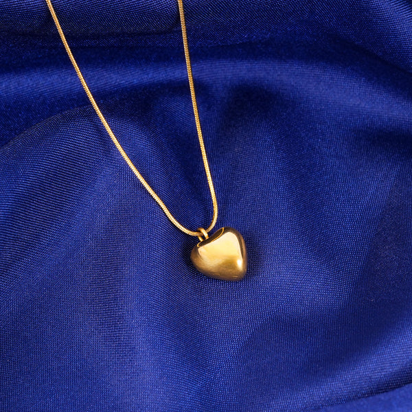 Glossy Heart Choker Necklace