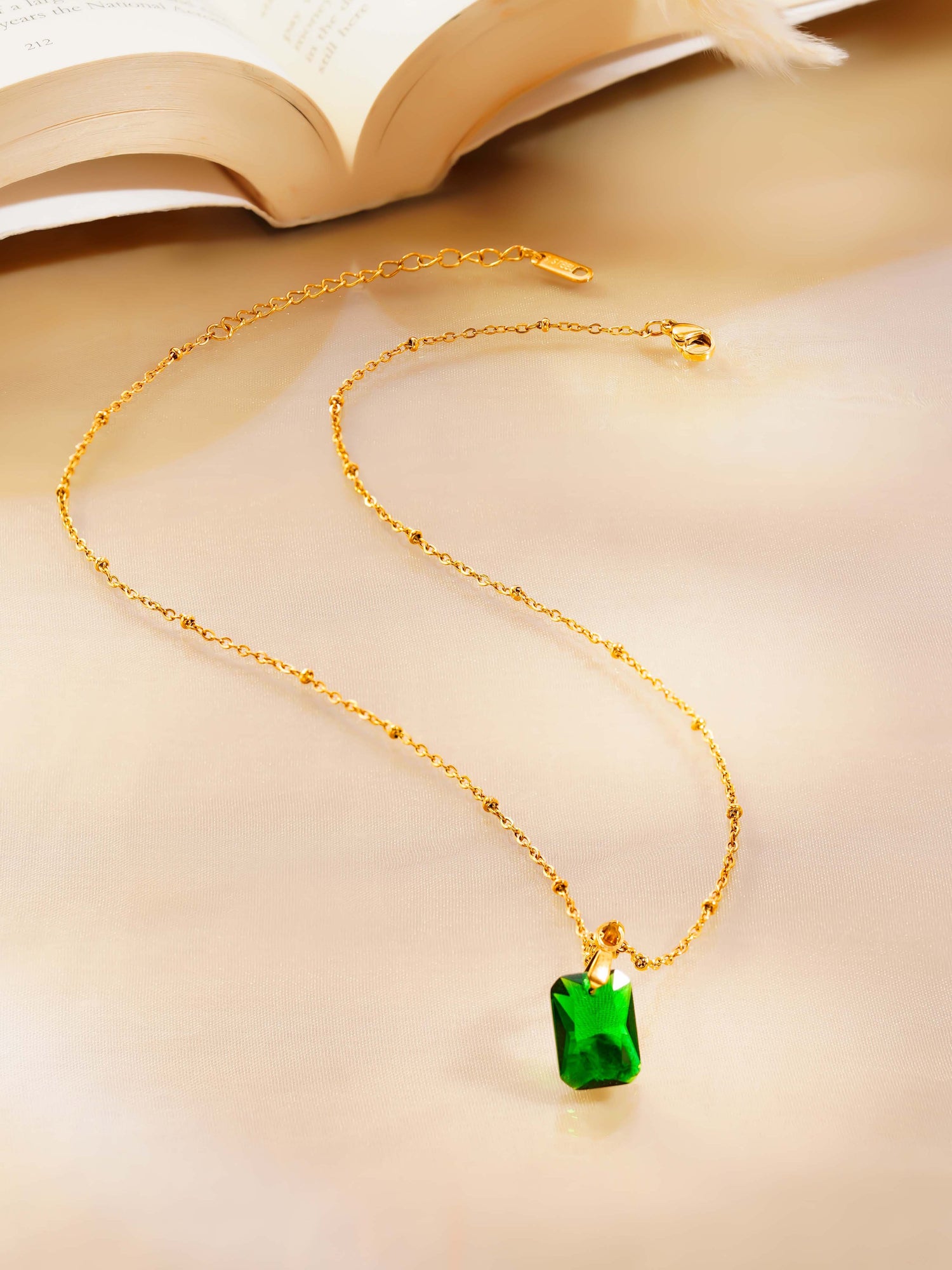 18K Gold Plated Emerald Green Pendant Beaded Necklace