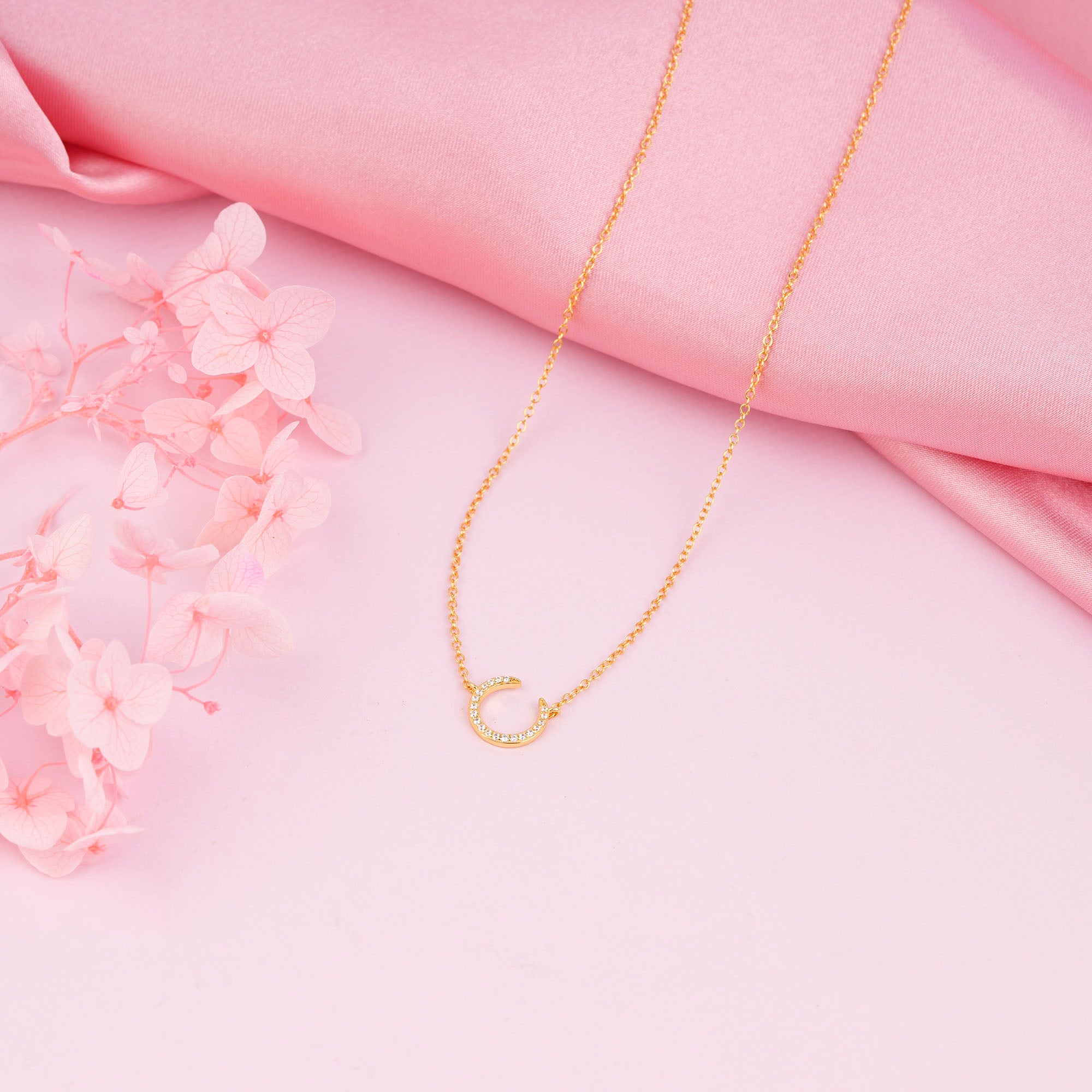 Dainty moon necklace with zirconia in silver