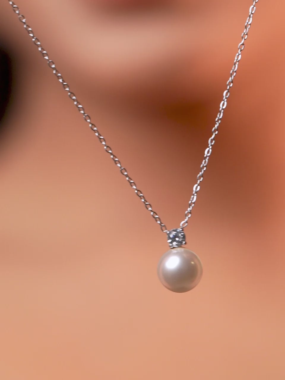 18K White Gold Plated Lustrous Bond Pearl Pendant Dainty Necklace